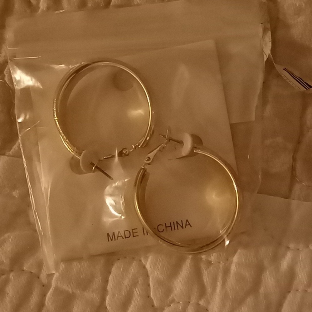💚 10/$20 Infinity hoop earrings